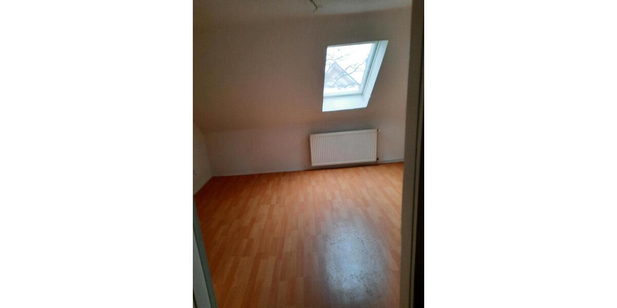 Dachgeschoßwohnung Schöningen - 4 Zimmer, 80 m&sup2;, 400&euro; | Angebot:24766409