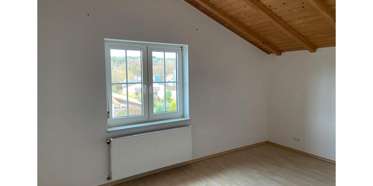 Dachgeschoßwohnung Metten - 3 Zimmer, 95 m&sup2;, 880&euro; | Angebot:23872965