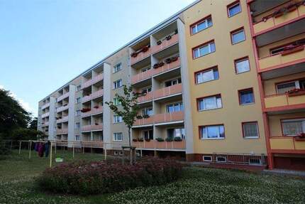 Wohnung Dessau-Roßlau Süd - 2 Zimmer, 47 m&sup2;, 320&euro; | Angebot:25814217