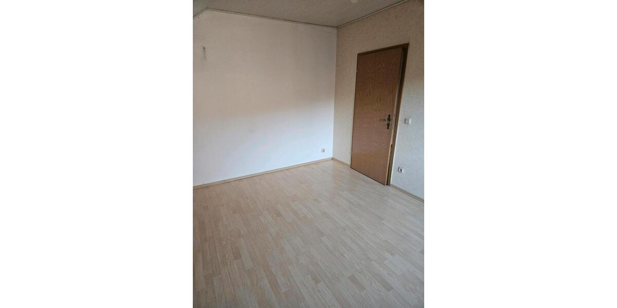 Dachgeschoßwohnung Niederaula - 4 Zimmer, 107 m&sup2;, 950&euro; | Angebot:26065932