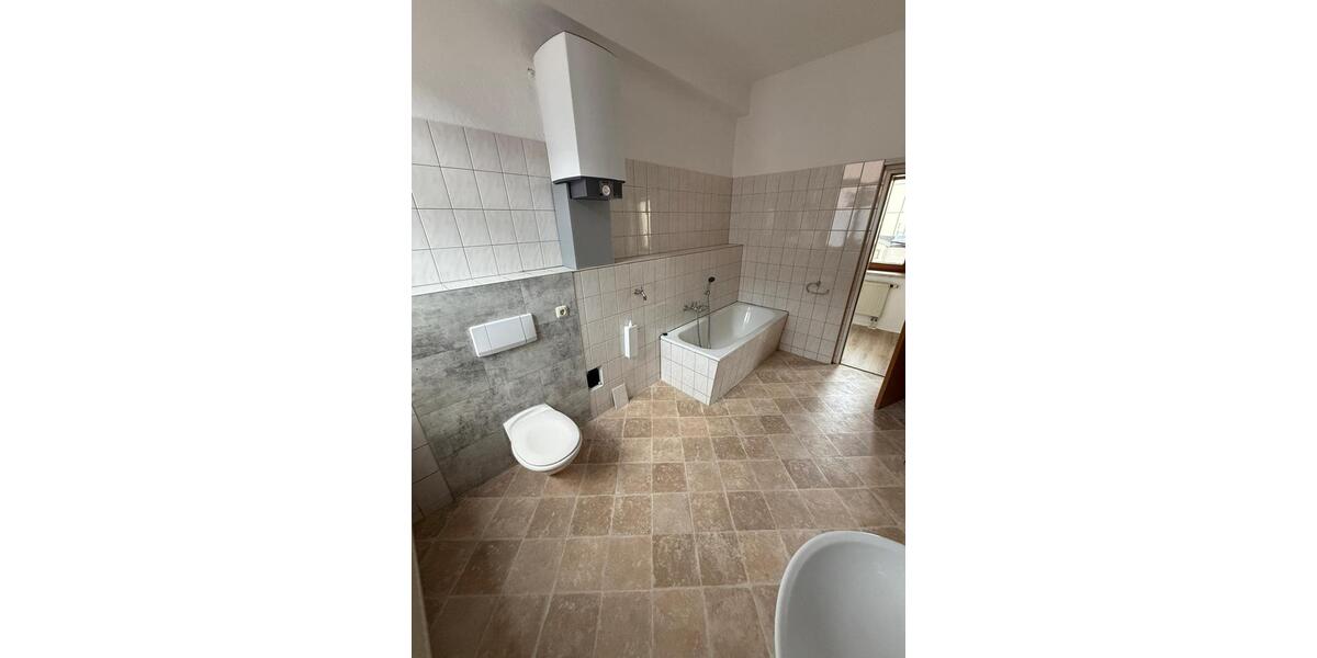 Etagenwohnung Lengenfeld - 3 Zimmer, 86 m&sup2;, 430&euro; | Angebot:25805326