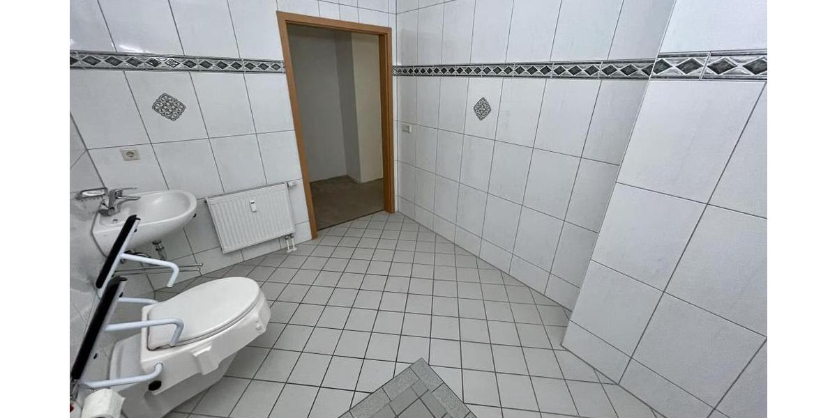 Toller Ausblick - Große, helle & ruhige 1 Raum-Whg. m. Balkon & Aufzug - Dachgeschoßwohnung Gera Ostviertel | Angebot:27022974