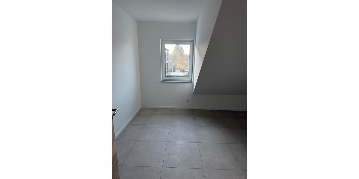 Dachgeschoßwohnung Kassel Bettenhausen - 3 Zimmer, 94 m&sup2;, 1.422&euro; | Angebot:24513827