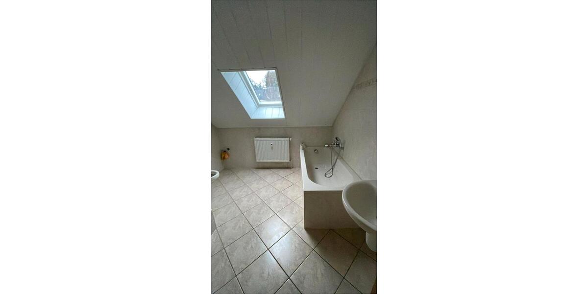 Dachgeschoßwohnung Reichenbach im Vogtland - 2 Zimmer, 45 m&sup2;, 400&euro; | Angebot:24535100