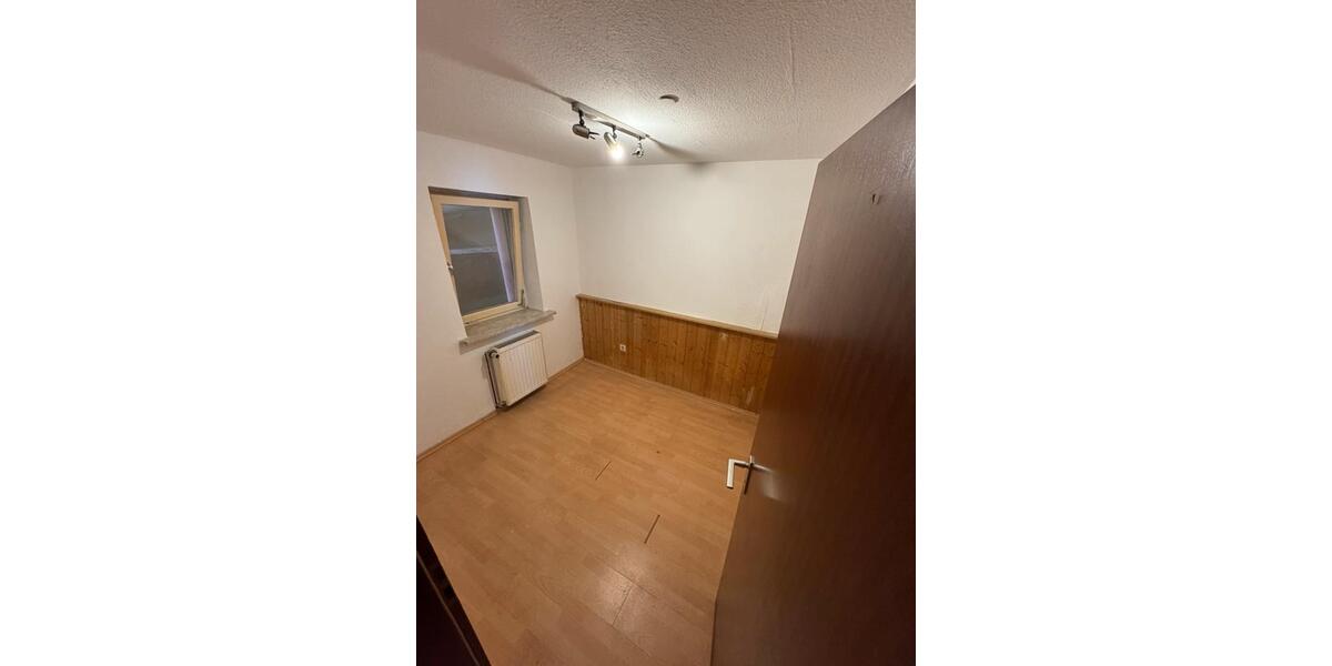 Erdgeschoßwohnung Weidhausen bei Coburg - 4 Zimmer, 90 m&sup2;, 510&euro; | Angebot:24870736