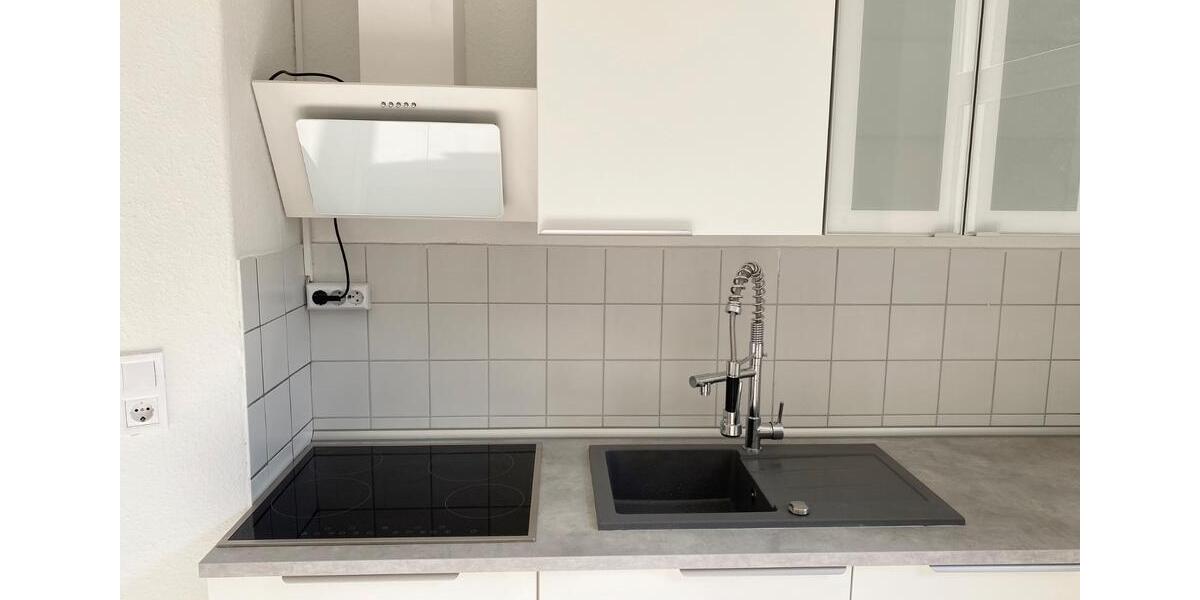 Renovierte Hochparterre Wohnung mit Einbauküche und Garagenstellplatz 4 zimmer