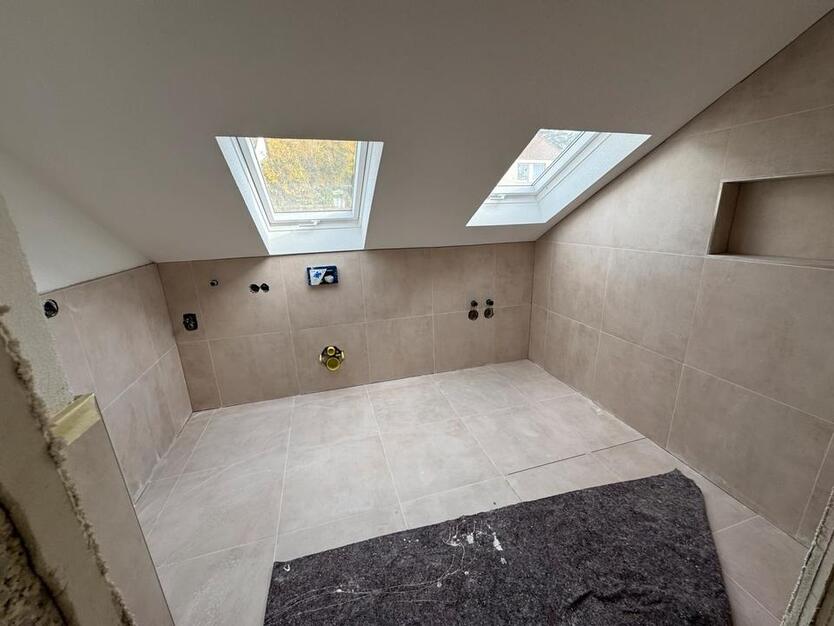 Kernsanierte 4-Zimmer-Dachgeschosswohnung. zimmer