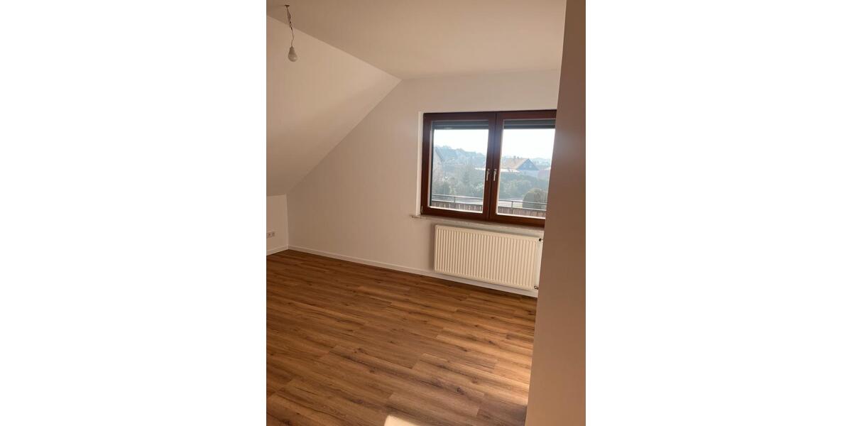 Dachgeschoßwohnung Hosenfeld - 4 Zimmer, 110 m&sup2;, 1.050&euro; | Angebot:24640837