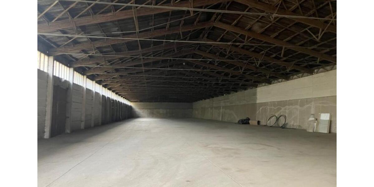 2.300 qm Lager- oder Gewerbefläche zimmer