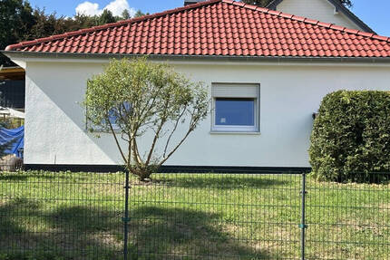 Befristete Vermietung für 2-3 Jahre! Neu renovierter 3 Zimmer Bungalow mit Garage und gr. Garten
