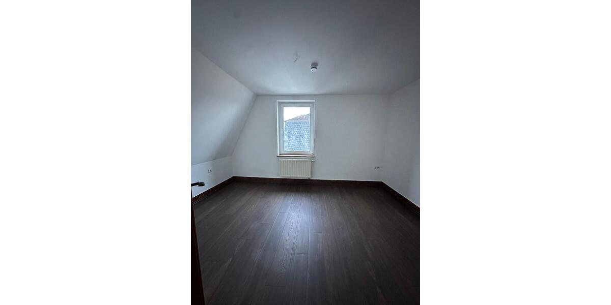 Schöne 3 ZKB Dachgeschosswohnung mit Gartennutzung in Lengenfeld 3 zimmer