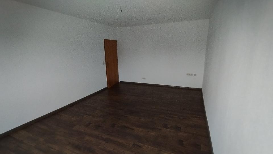 Wohnung 120m² 2xBad ,saniert ,Erstbezug,separater Eingang,zentral 4 zimmer