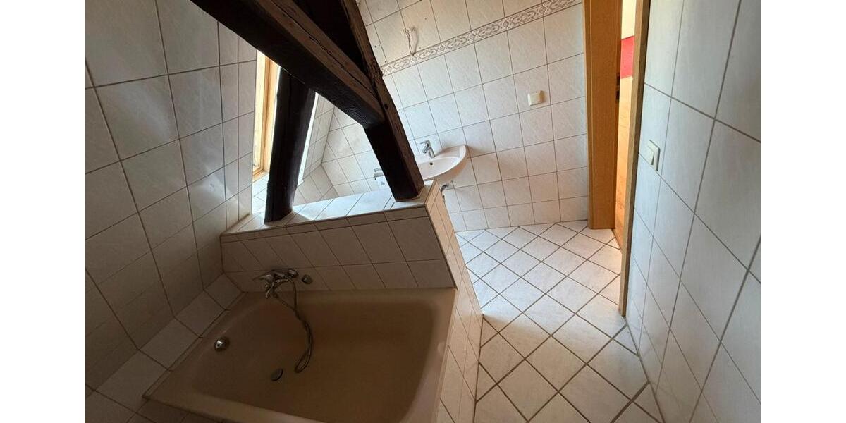 Dachgeschoßwohnung Südliches Anhalt - 3 Zimmer, 73 m&sup2;, 400&euro; | Angebot:26200051