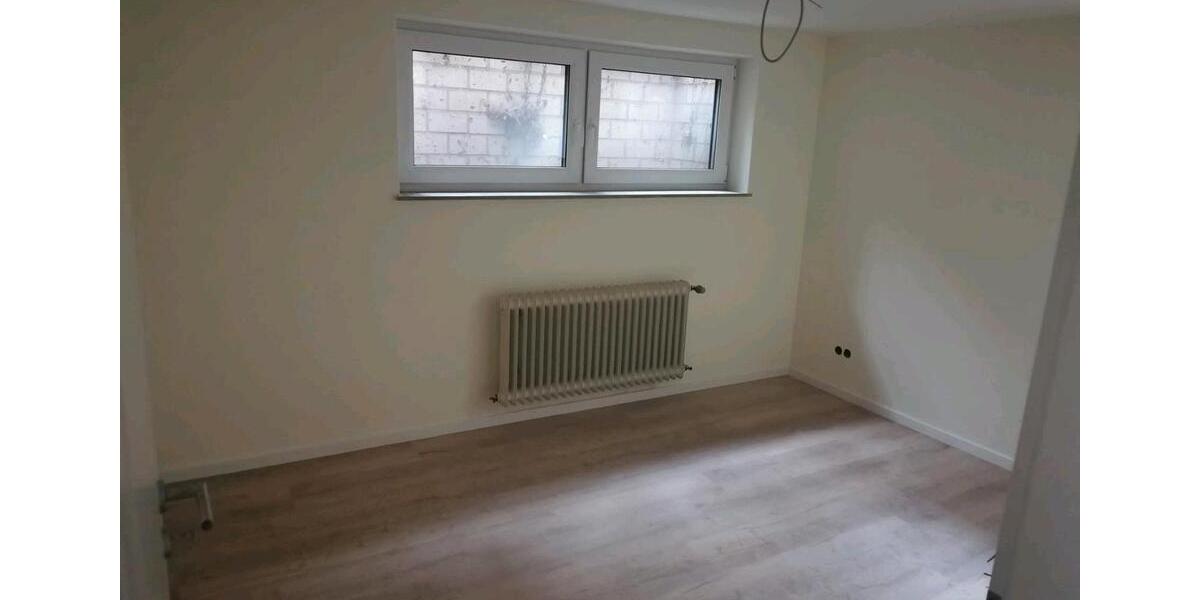 Neu sanierte Wohnung Wohngemeinschaft 3 Schlafzimmer 1 Wohnzimmer 1 zimmer