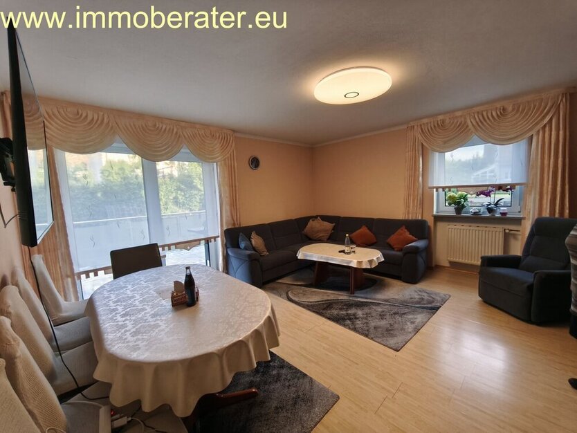 Große 5-Zi-Wohnung-WFL ca. 140 m² 3-4-SchlafZimmer hochw. Einbauküche extra ArbeitsZimmer Terrassen-Balkon 1. OG mit Garage.