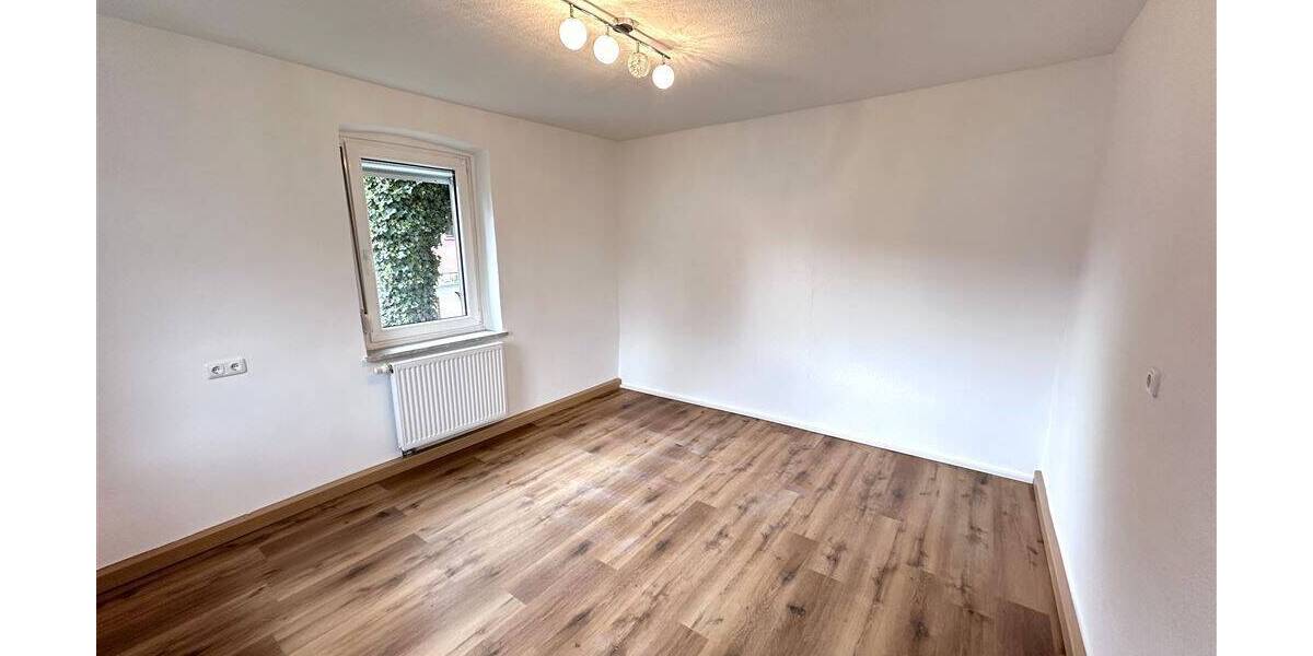 Einfamilienhaus Oberdachstetten - 8 Zimmer, 173 m&sup2;, 1.200&euro; | Angebot:26657158