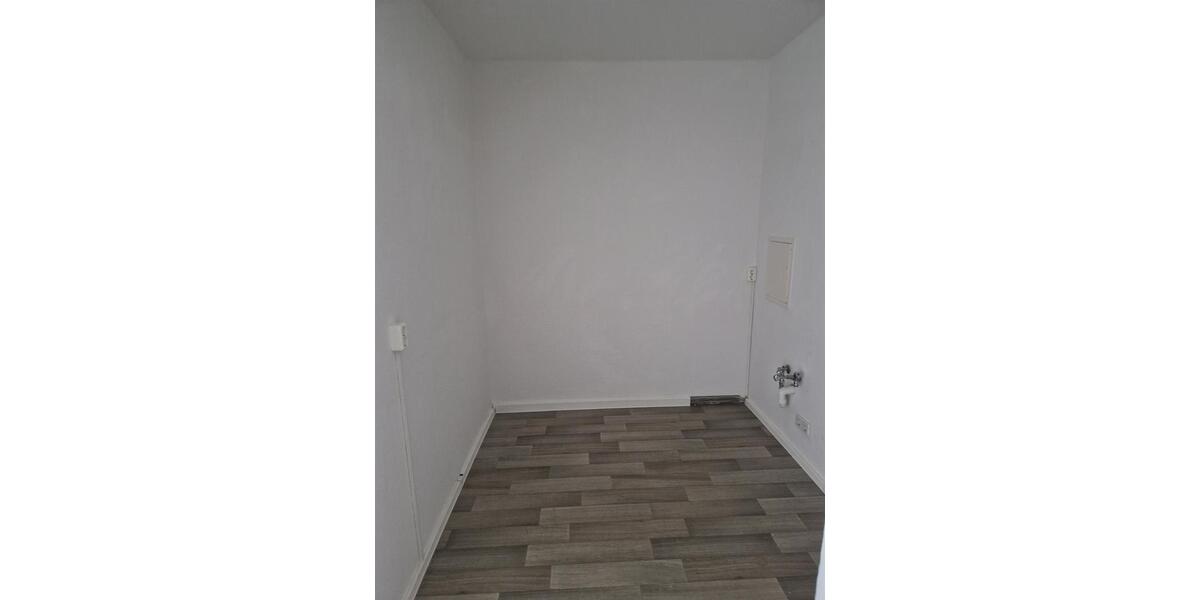 Etagenwohnung Glauchau - 4 Zimmer, 67 m&sup2;, 440&euro; | Angebot:25591473