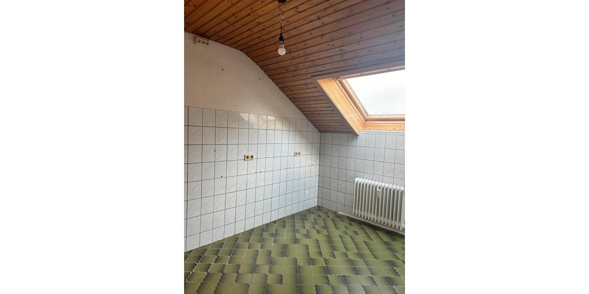 Dachgeschoßwohnung Villingen-Schwenningen Schwenningen - 3 Zimmer, 102 m&sup2;, 1.200&euro; | Angebot:25233030