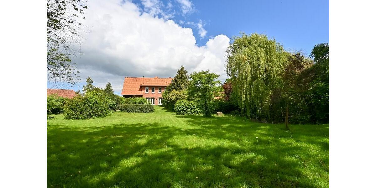 Einfamilienhaus Langenhagen Engelbostel - 8 Zimmer, 355 m&sup2;, 2.200&euro; | Angebot:26662248