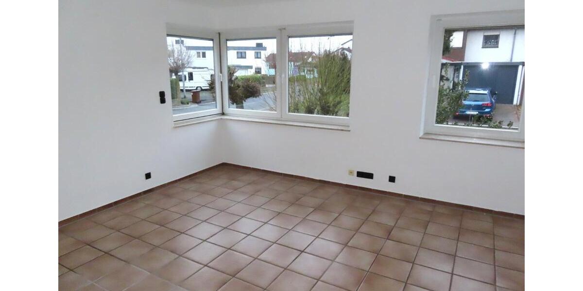 Renovierte, großzügige 4 ZKB mit EBK und Garage in Baunatal 4 zimmer
