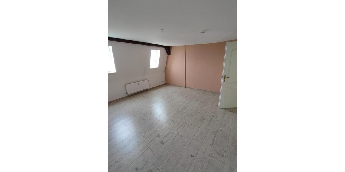 Dachgeschoßwohnung Zeitz - 2 Zimmer, 100 m&sup2;, 450&euro; | Angebot:25404425