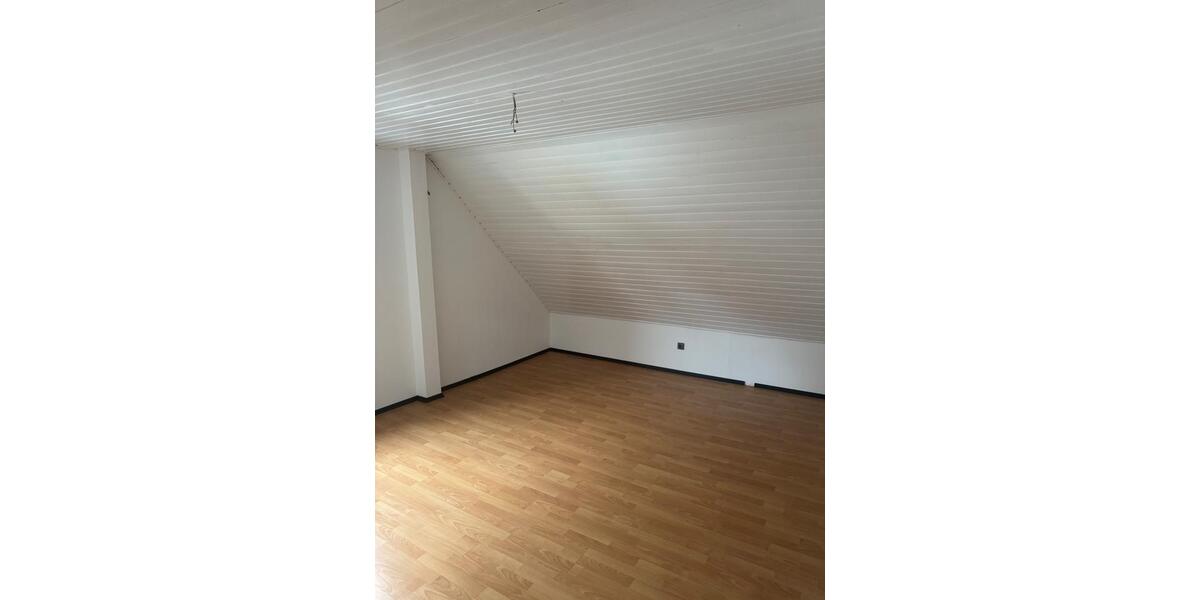 Dachgeschoßwohnung Hundsangen - 2 Zimmer, 65 m&sup2;, 500&euro; | Angebot:26321148