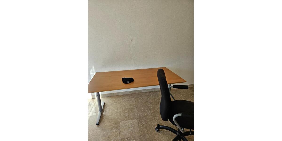 Sehr sonniges helles WG Zimmer in einer Mädels WG 4 zimmer