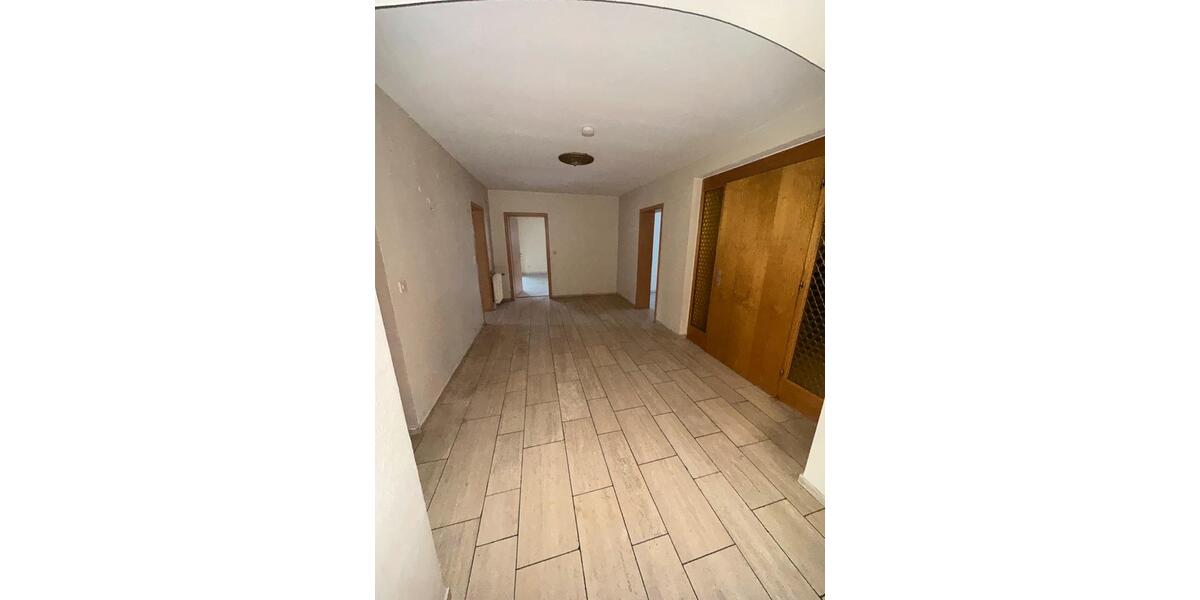 Etagenwohnung Sinsheim - 5 Zimmer, 150 m&sup2;, 1.400&euro; | Angebot:25053512