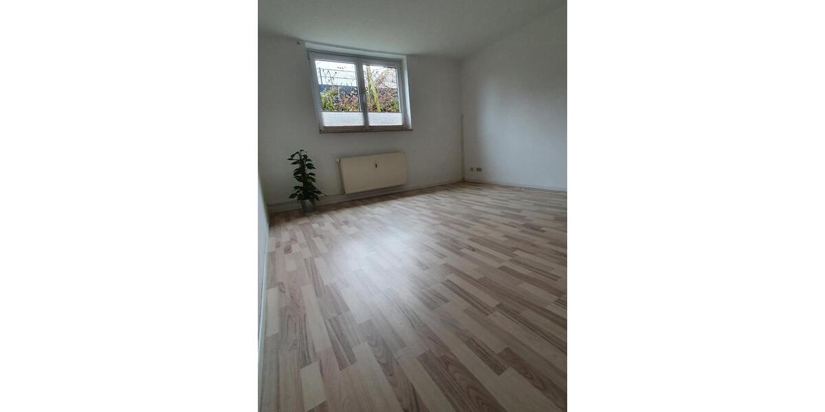 Renoviert, hell und sehr sparsam 3 zimmer