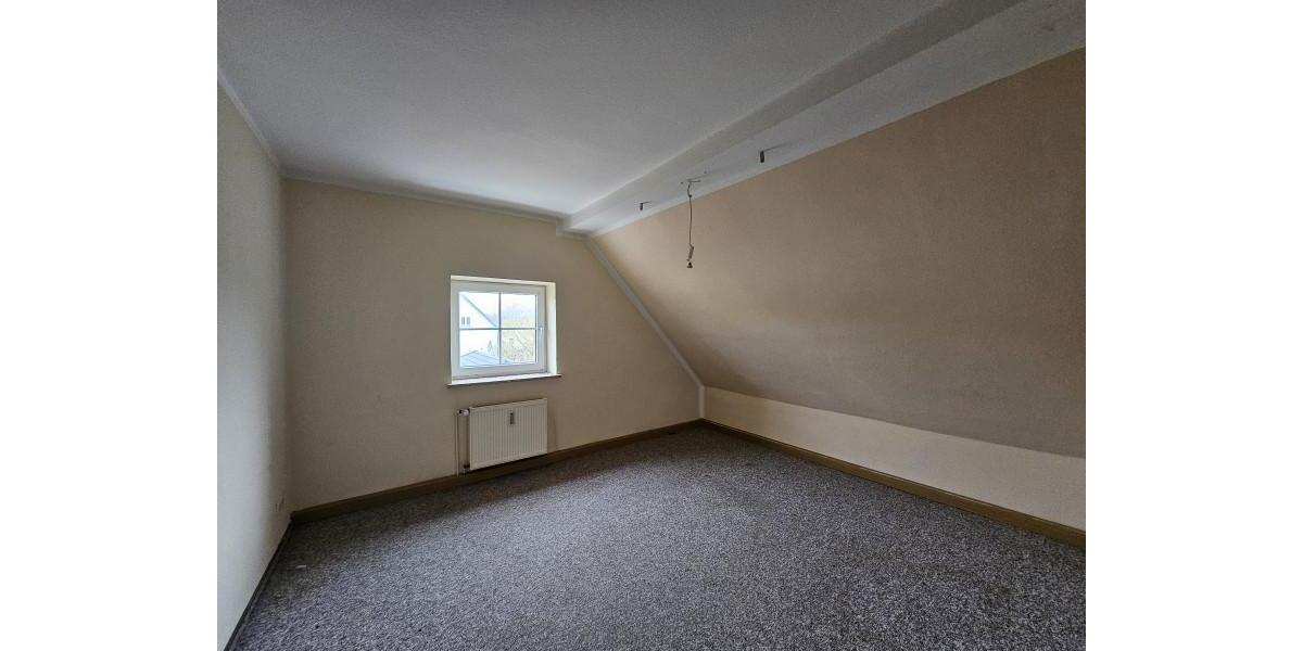 Dachgeschoßwohnung Braunsbedra - 3 Zimmer, 55 m&sup2;, 328&euro; | Angebot:26631490