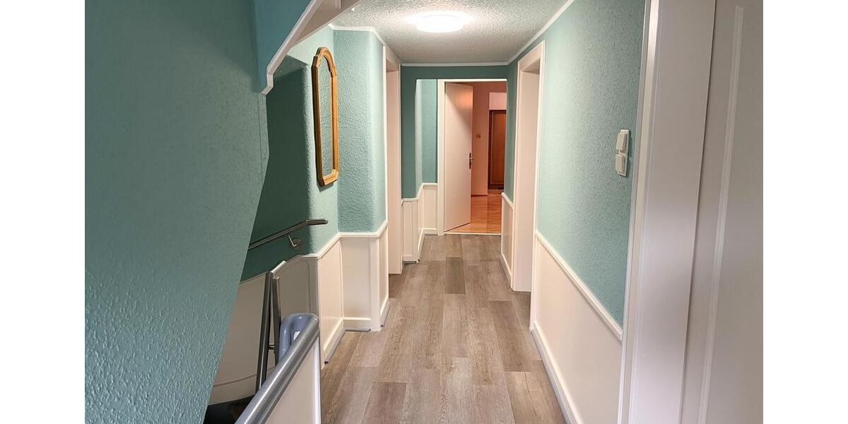 Etagenwohnung Siegen Eiserfeld - 3 Zimmer, 159 m&sup2;, 1.125&euro; | Angebot:26194327