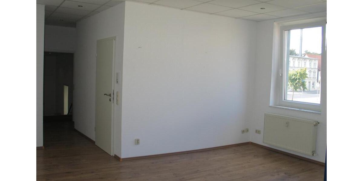 Hochparterre Stavenhagen - 3 Zimmer, 67 m&sup2;, 400&euro; | Angebot:26532077