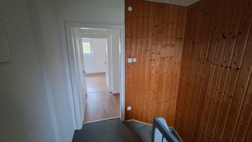 Dachgeschoßwohnung Siegen Dillnhütten - 4 Zimmer, 61 m&sup2;, 750&euro; | Angebot:24731142