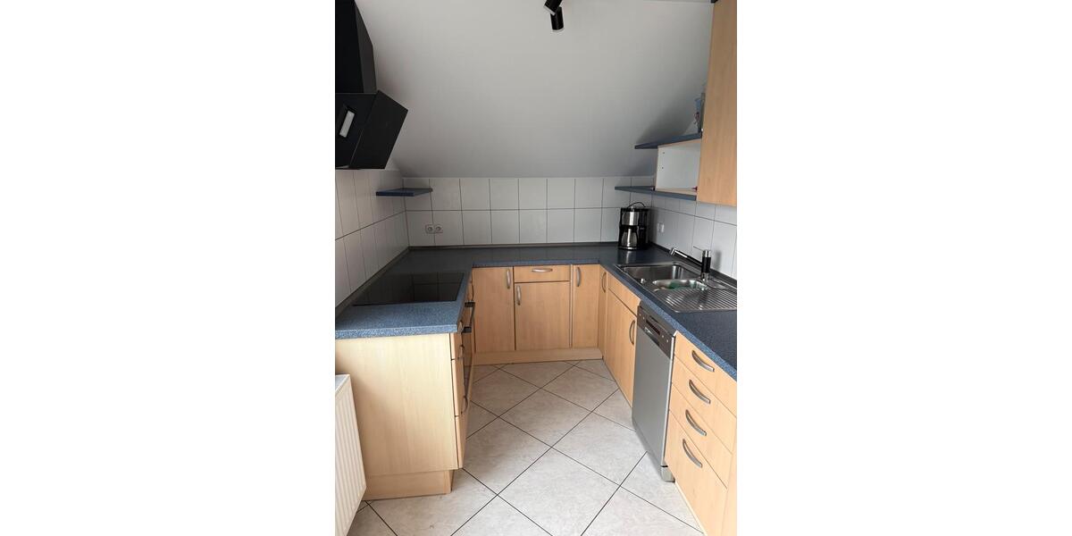 Dachgeschoßwohnung Rosengarten - 2.5 Zimmer, 72 m&sup2;, 600&euro; | Angebot:26613932