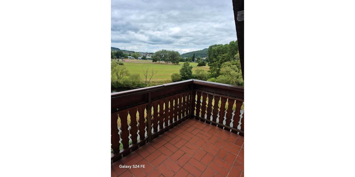 Dachgeschoßwohnung Ehringshausen - 4 Zimmer, 110 m&sup2;, 1.200&euro; | Angebot:24650386