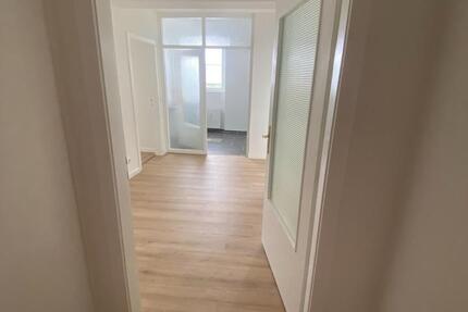 drei Zimmerwohnung im 3.OG mit Einbauküche und Aufzug 2 zimmer