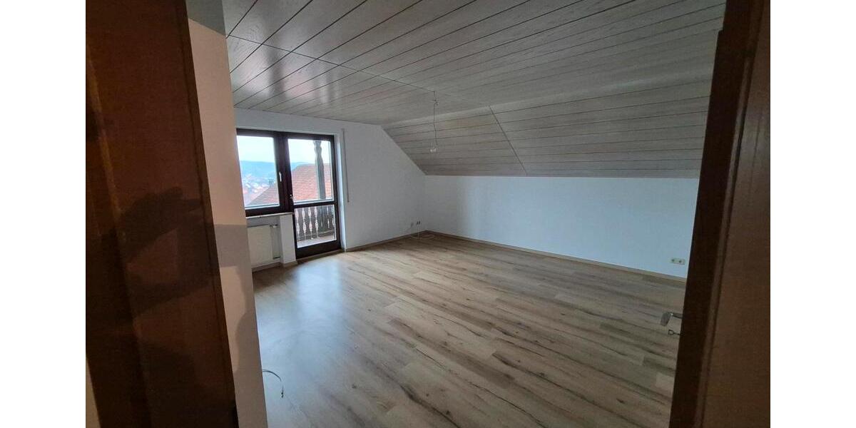 Dachgeschoßwohnung Oberviechtach - 5 Zimmer, 125 m&sup2;, 1.000&euro; | Angebot:26606063