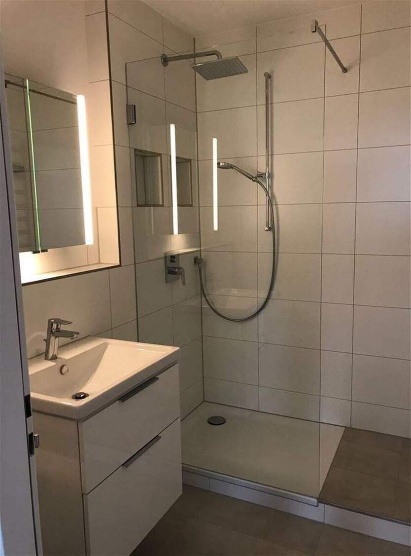 Schwabing ruhige 3,5 Zimmer Wohnung Küche Esszimmer 102m² Loggia, Parkett, komplett renoviert Aufzug 3 zimmer
