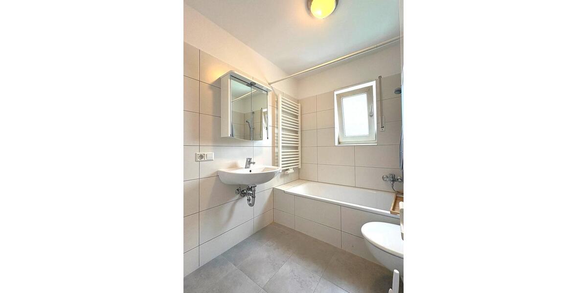 Dachgeschoßwohnung Ludwigshafen am Rhein Mundenheim - 1 Zimmer, 27 m&sup2;, 350&euro; | Angebot:26252079