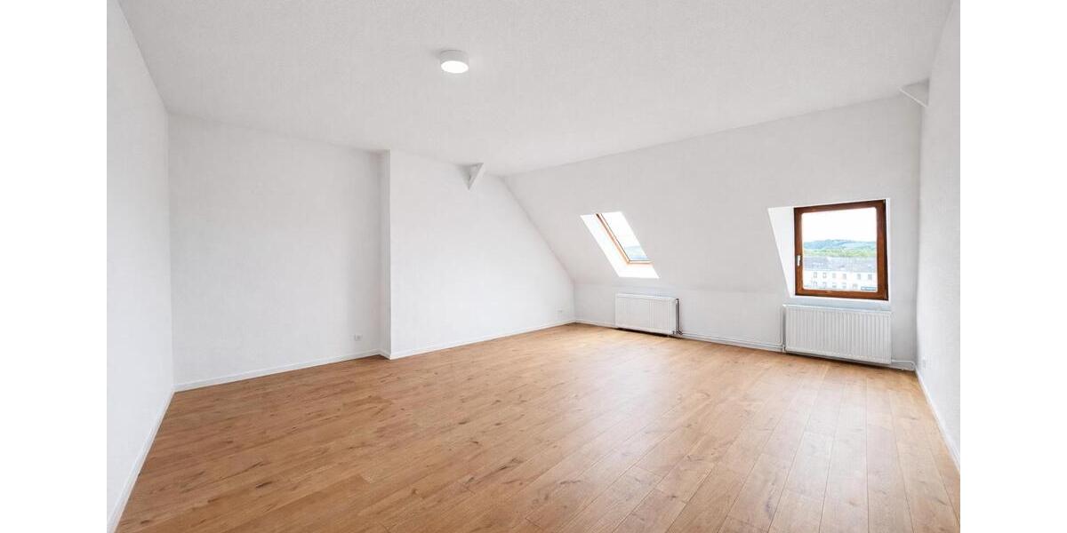 Dachgeschoßwohnung Trier West-Pallien - 4 Zimmer, 127 m&sup2;, 1.580&euro; | Angebot:26279810