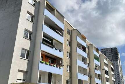 Wohnung zum Mieten in Halle (Saale) 340 € 66.15 m²