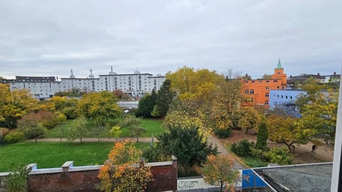 Erstbezug nach Sanierung. Sehr schöne 2-Zimmer-Whg. im 4. OG in D-Pempelfort. 2 zimmer