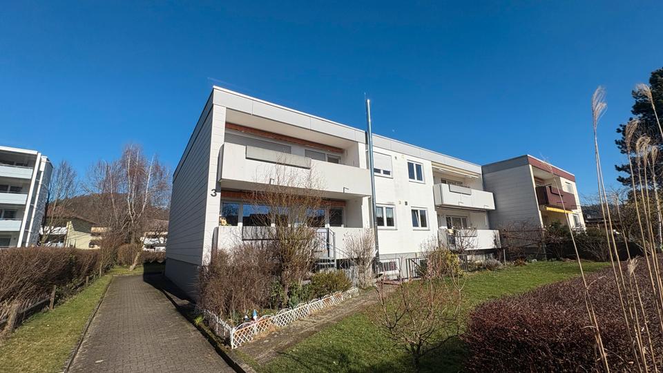 Dachgeschoßwohnung Stegen - 3 Zimmer, 83 m&sup2;, 800&euro; | Angebot:25377156