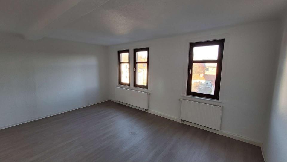 Dachgeschoßwohnung Waltershausen - 3 Zimmer, 77 m&sup2;, 480&euro; | Angebot:26145033