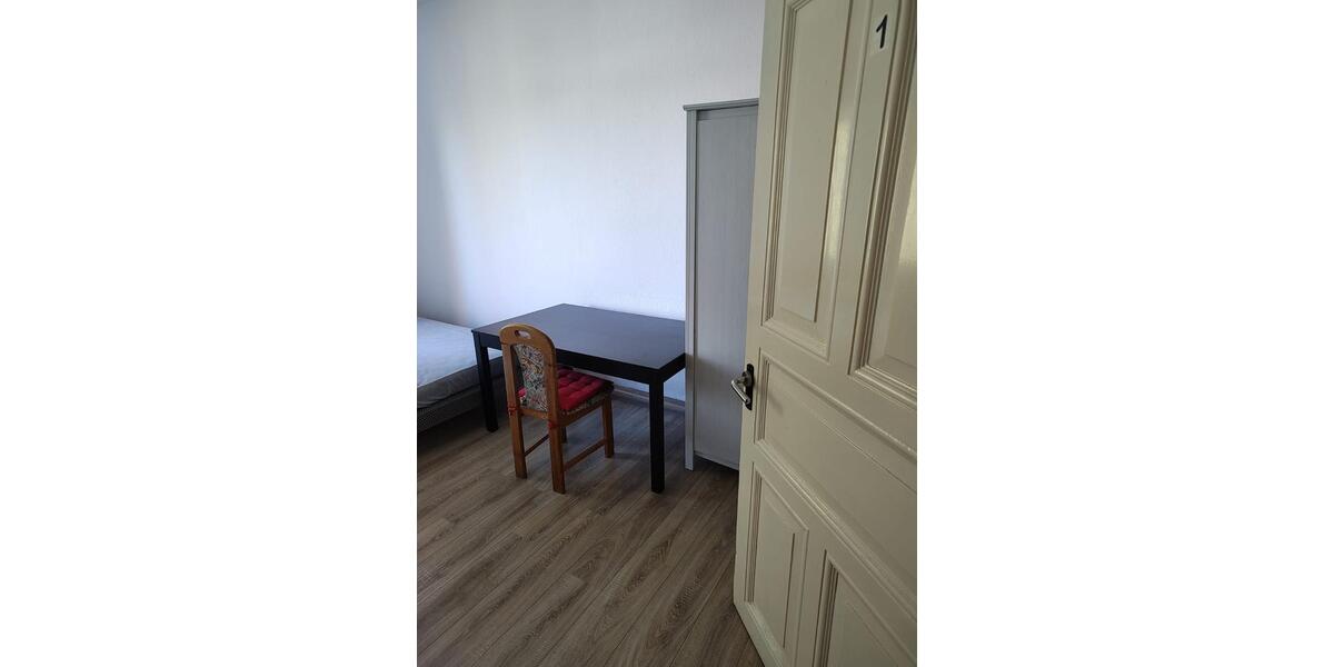 Wohnen auf Zeit Saarbrücken Neue Bremm - 1 Zimmer, 18 m&sup2;, 350&euro; | Angebot:26422177