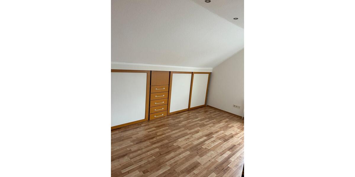 Dachgeschoßwohnung Garbsen - 4 Zimmer, 105 m&sup2;, 1.400&euro; | Angebot:26619839