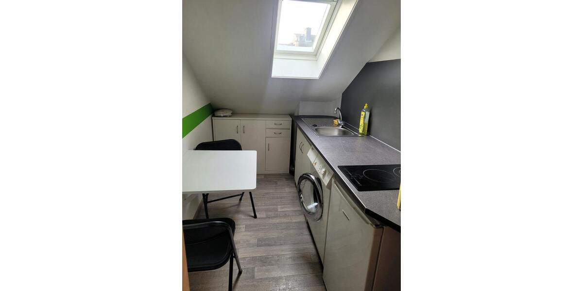 Neu renoviertes möbliertes Zimmer in 2er WG (männlich) 1 zimmer