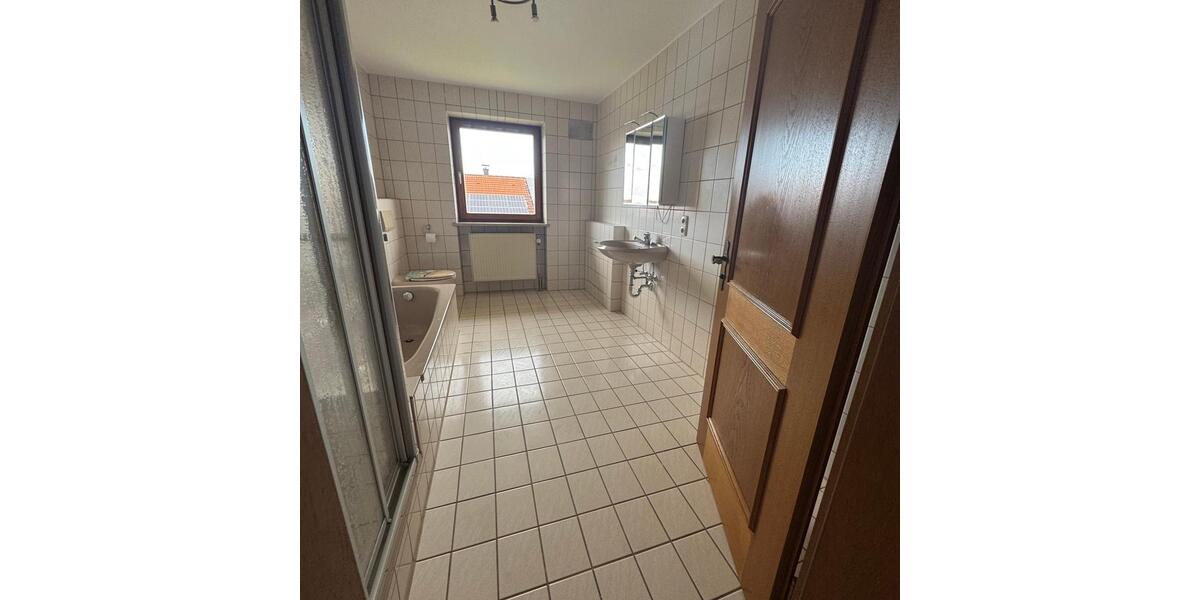 Etagenwohnung Wittibreut - 4 Zimmer, 127 m&sup2;, 710&euro; | Angebot:26004640