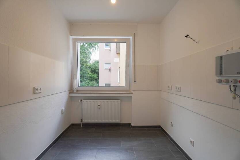 Frisch renovierte ca. 81 m² große Mietwohnung mit Loggia, 2 modernen Bädern, Garage und Stellplatz