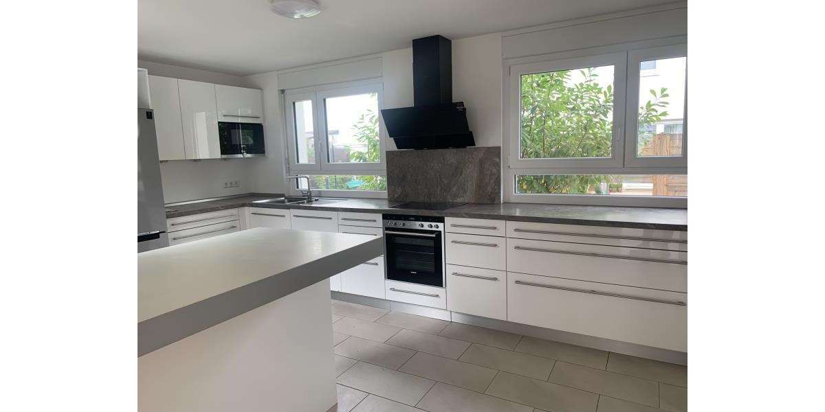 Einfamilienhaus Böblingen - 4.5 Zimmer, 139 m&sup2;, 2.300&euro; | Angebot:25931962